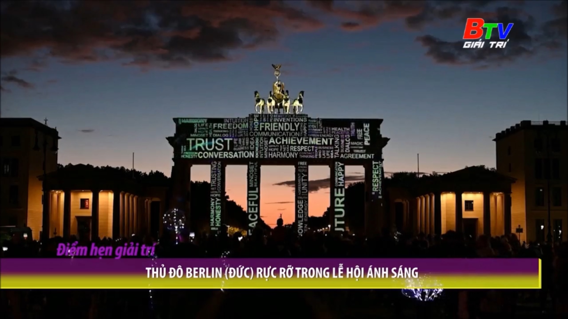 Thủ đô Berlin (Đức) rực rỡ trong lễ hội ánh sáng